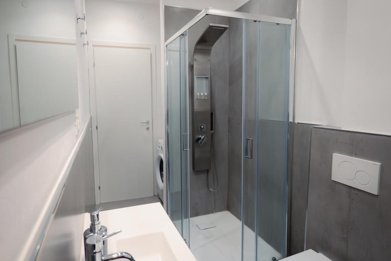 Apartament Centro Storico Moderno Trilocale Con Balcone Triest Zewnętrze zdjęcie
